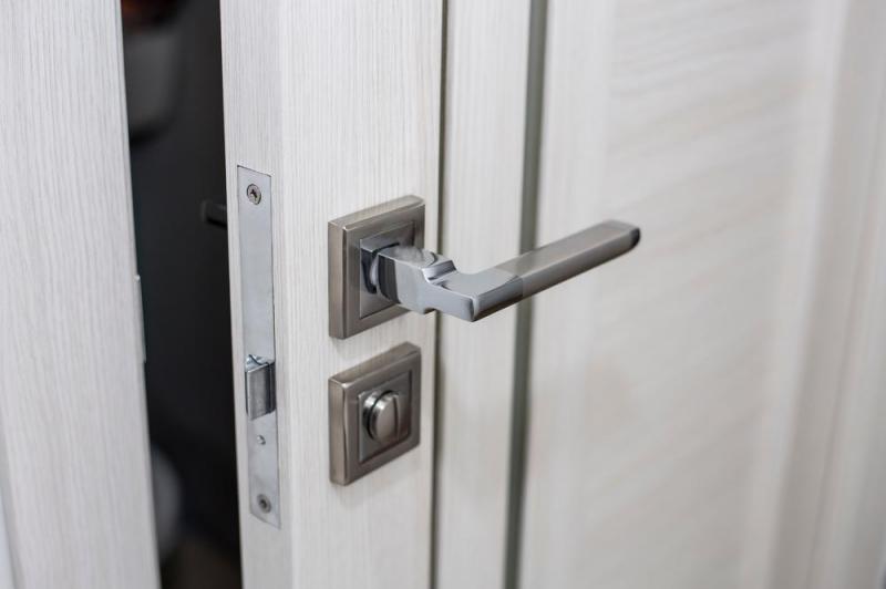 Portes int&eacute;rieures sur-mesure : quel style choisir pour votre maison ?