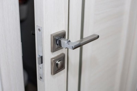 Portes int&eacute;rieures sur-mesure : quel style choisir pour votre maison ?